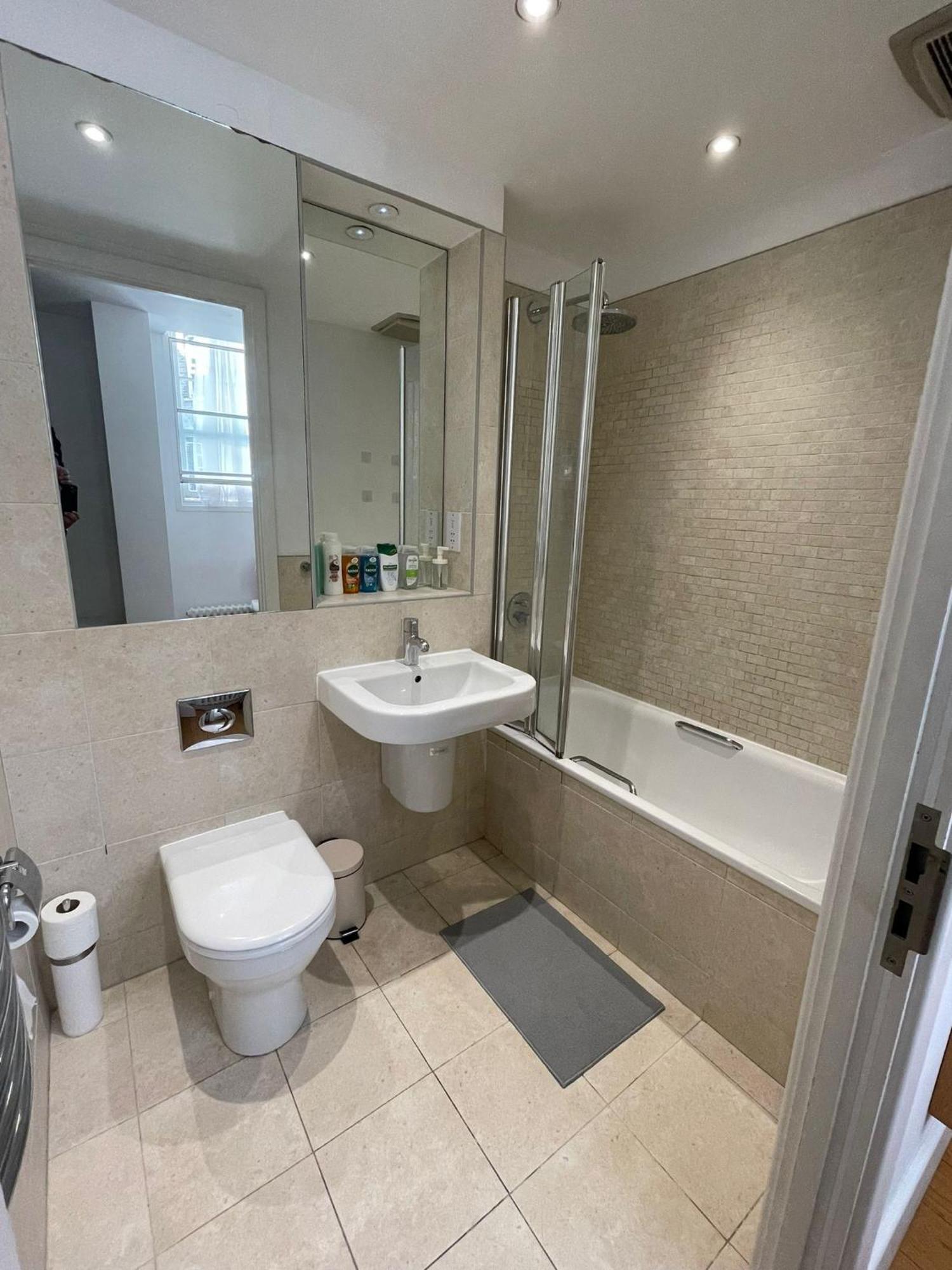 One Bedroom Apartment In Holborn Londra Esterno foto