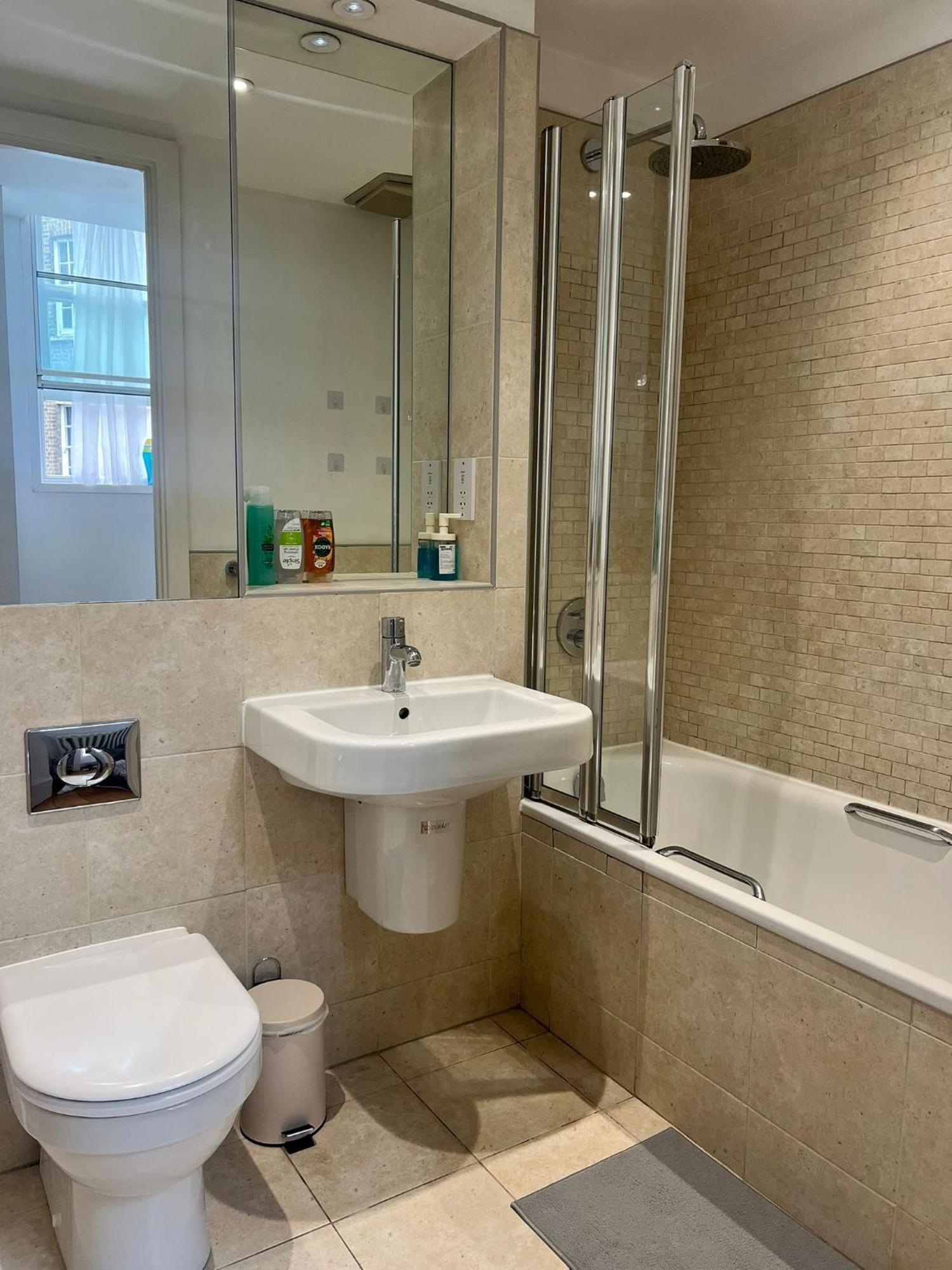 One Bedroom Apartment In Holborn Londra Esterno foto