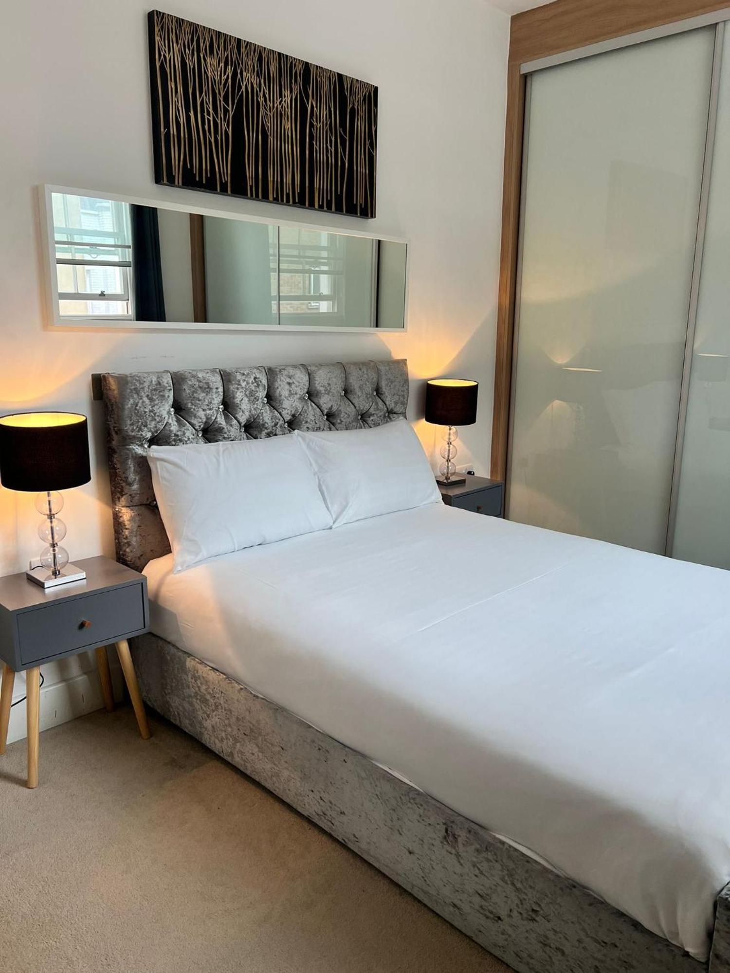 One Bedroom Apartment In Holborn Londra Esterno foto