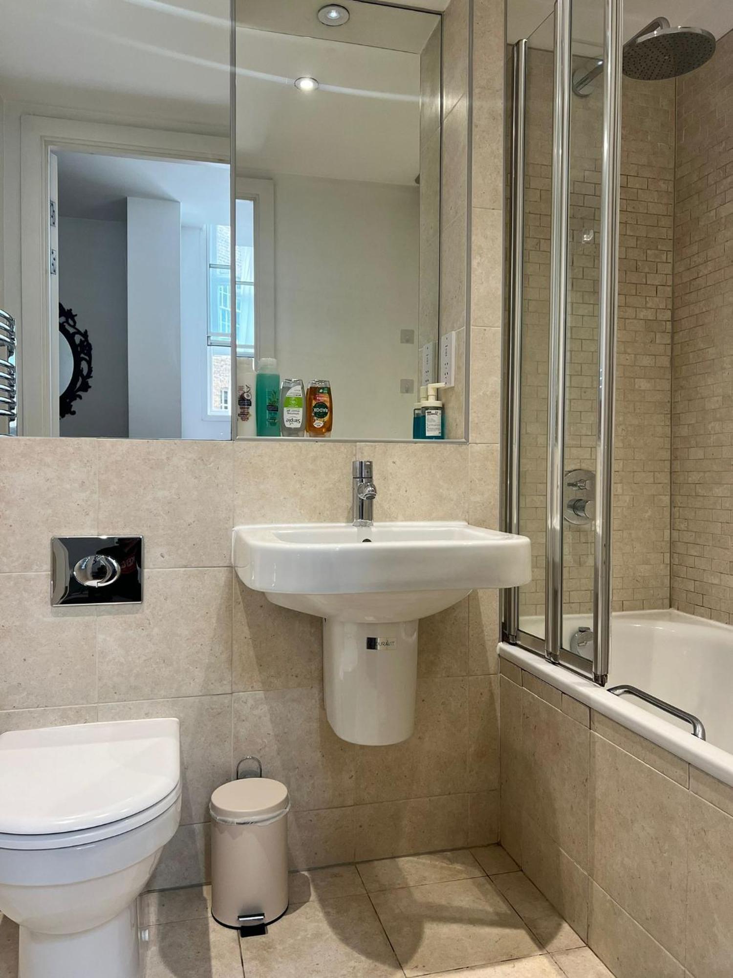 One Bedroom Apartment In Holborn Londra Esterno foto